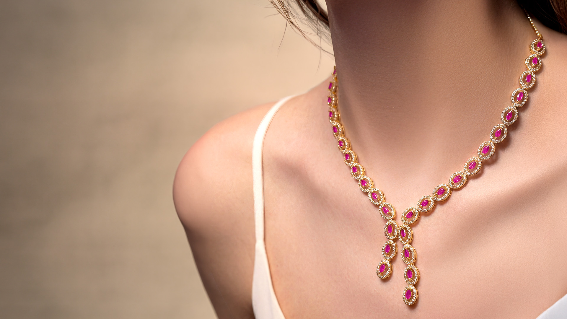 How to Choose the Perfect Gold  Jewellery: A Complete Buyer’s Guide